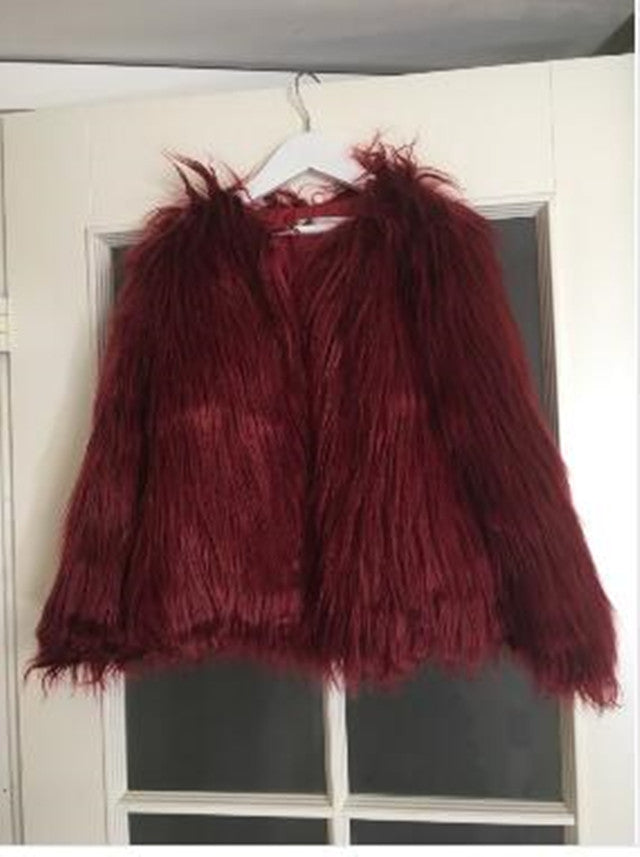 Damen Flauschige Kunstfelljacke mit voluminösem Schnitt und elegantem Kragen ModeGeist