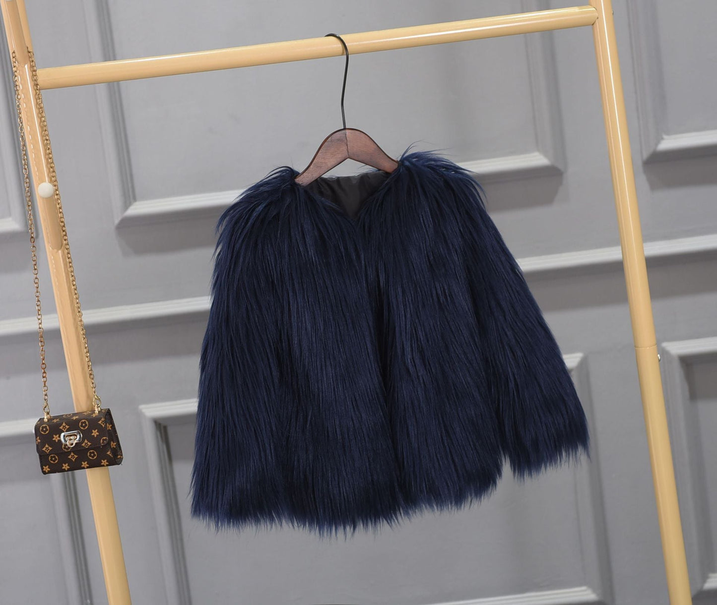 Damen Luxuriöser Kunstpelzjacke mit voluminösem Kragen ModeGeist