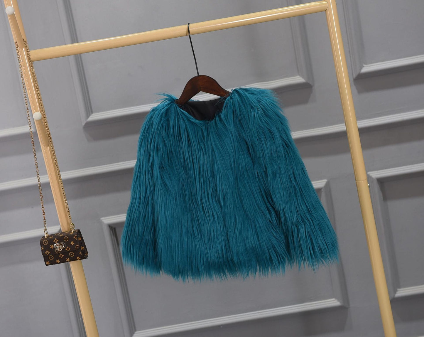 Damen Luxuriöser Kunstpelzjacke mit voluminösem Kragen ModeGeist
