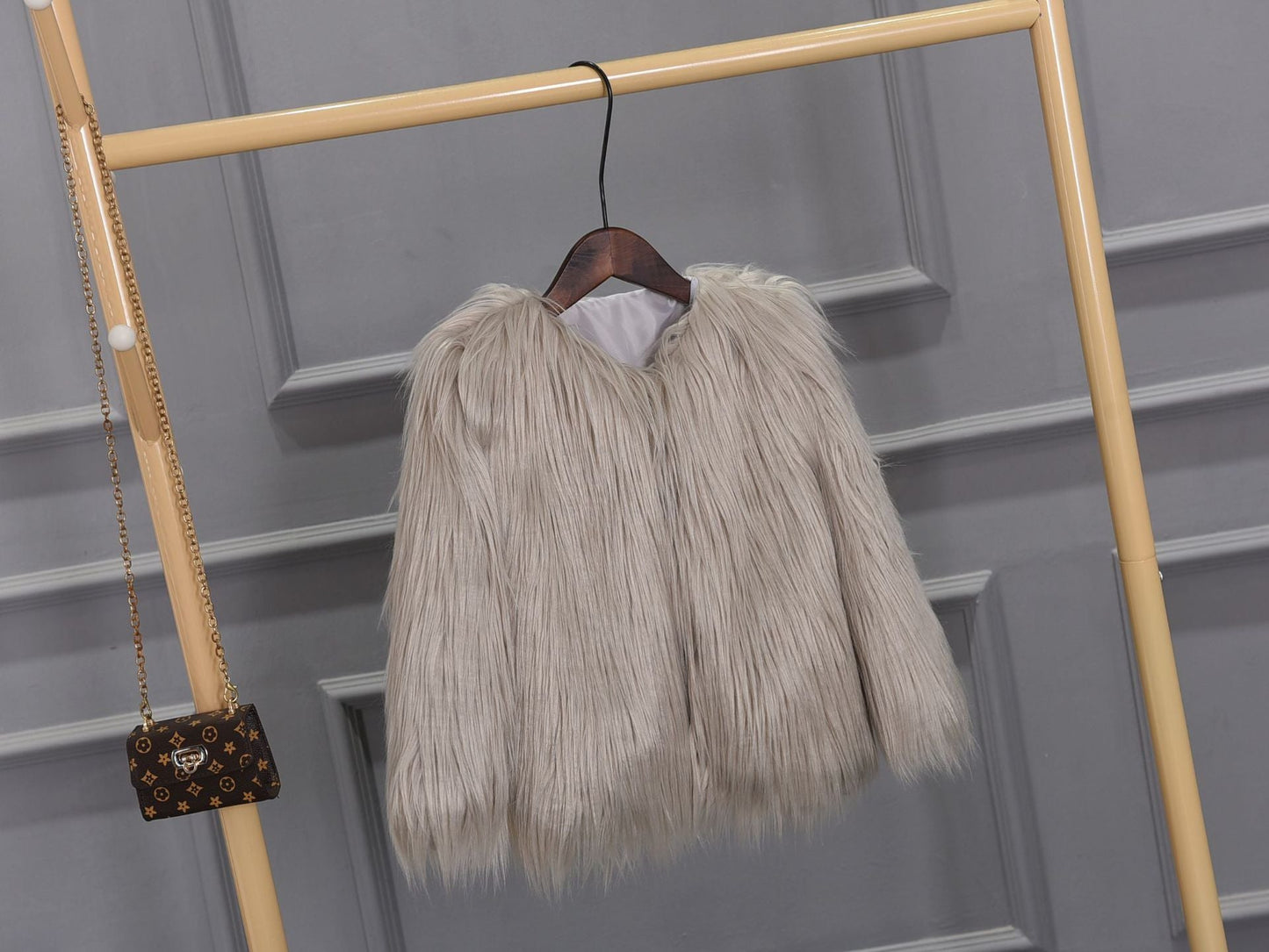 Damen Luxuriöser Kunstpelzjacke mit voluminösem Kragen ModeGeist