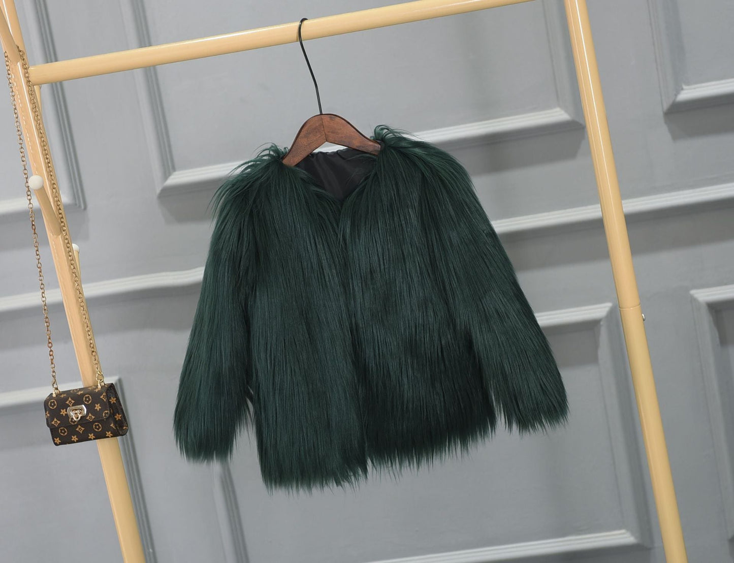 Damen Luxuriöser Kunstpelzjacke mit voluminösem Kragen ModeGeist