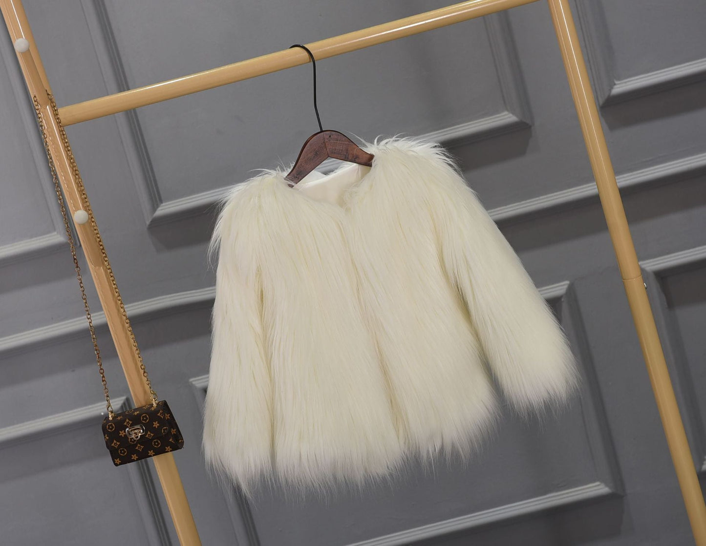 Damen Luxuriöser Kunstpelzjacke mit voluminösem Kragen ModeGeist
