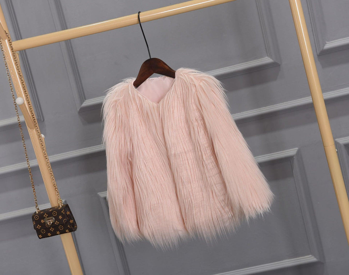 Damen Luxuriöser Kunstpelzjacke mit voluminösem Kragen ModeGeist