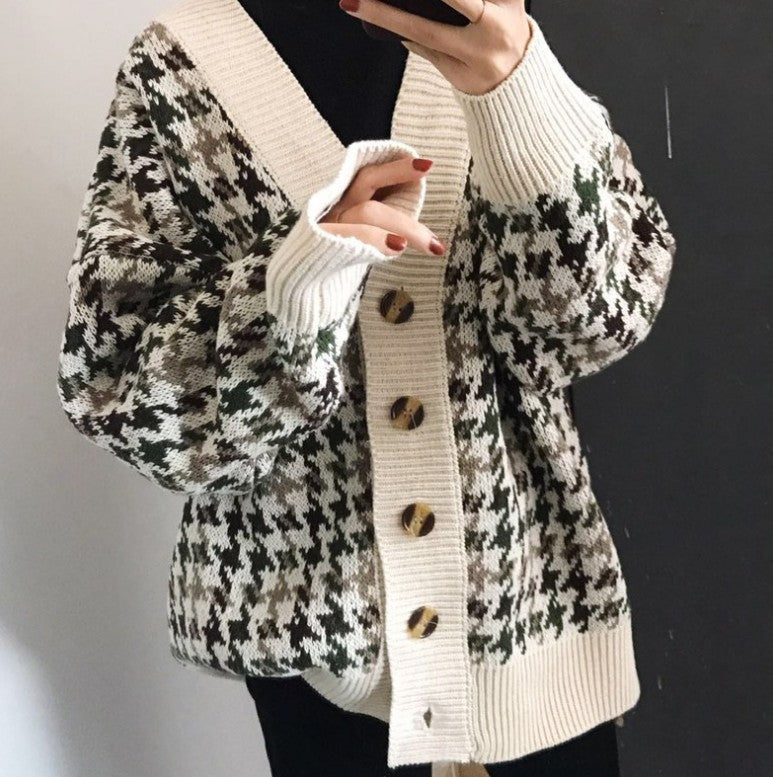 Damen Strickjacke mit modernem Hahnentrittmuster und knöpfbarem Design ModeGeist