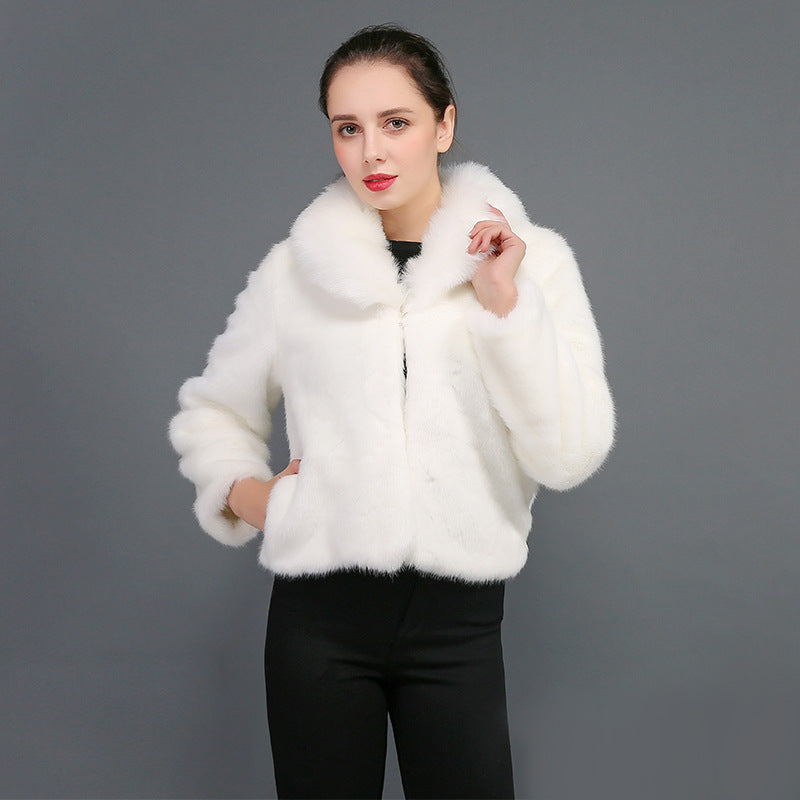 Damen Flauschige Kunstpelzjacke mit voluminösem Kragen und elegantem Schnitt ModeGeist