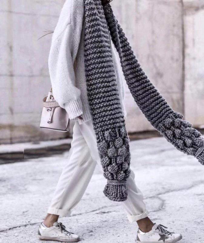 Damen Kuscheliger, handgefertigter Strickschal mit modischem Zopfmuster und extra weitem Design ModeGeist