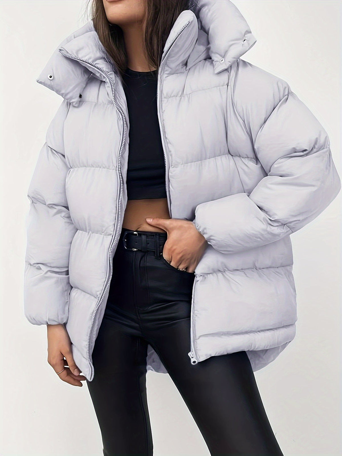 ModeGeist | Kurze Steppjacke mit Kapuze und Stehkragen für Damen Ideal Bei Kaltem Wetter