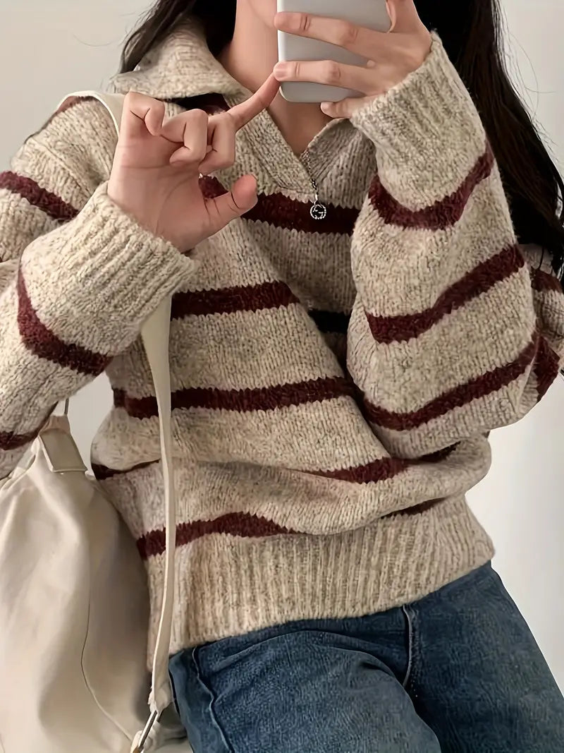Juno: Elegantes gestreiftes V-Neck Strickpullover mit Komfort