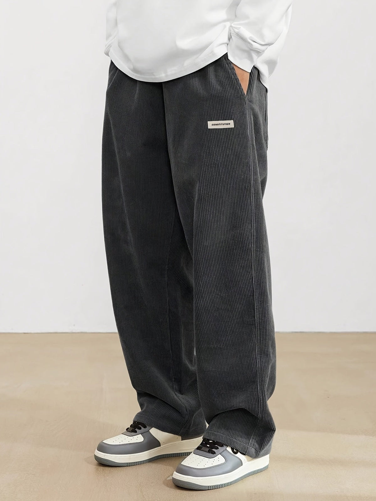 Braune Herrencordhose mit Taschen