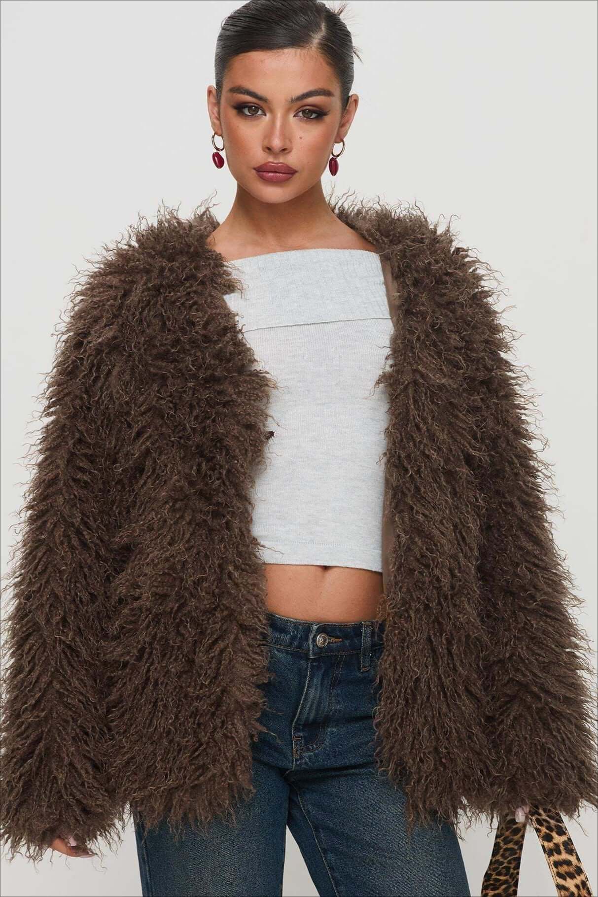 ModeGeist | Fluffy Brown Faux Fur Übergroße Jacke
