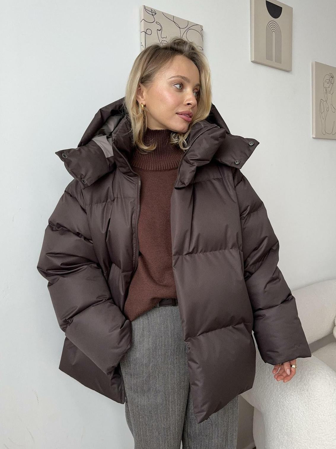 ModeGeist | Kurze, gepolsterte Kapuzenjacke für Frauen