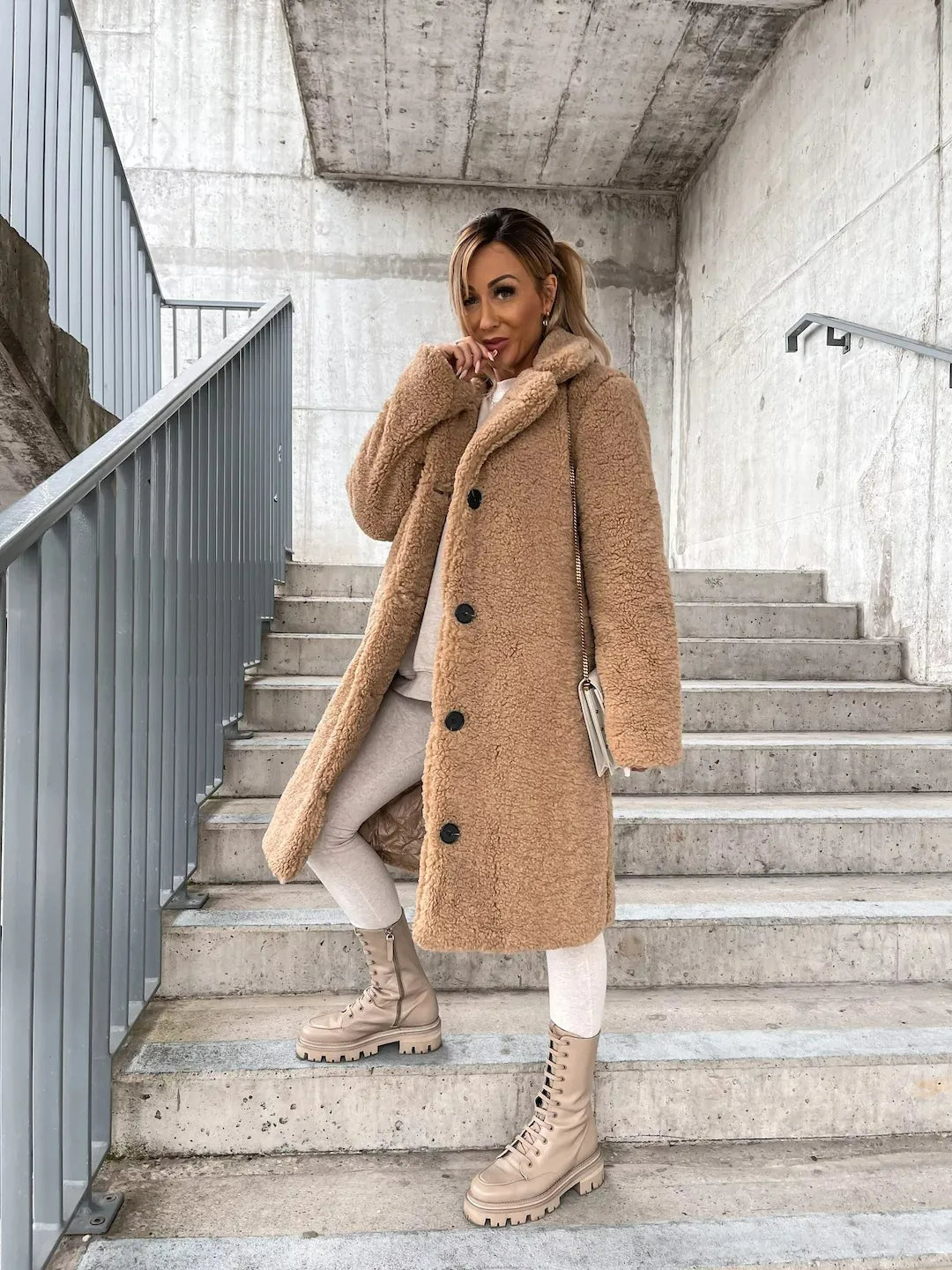 ModeGeist | Fell-Trenchcoat - stilvolle lange Damenoberbekleidung