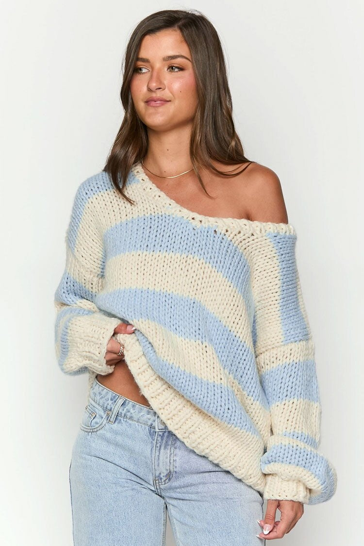 ModeGeist | Off-Shoulder gestreifter Strickpullover für den Herbst-Look