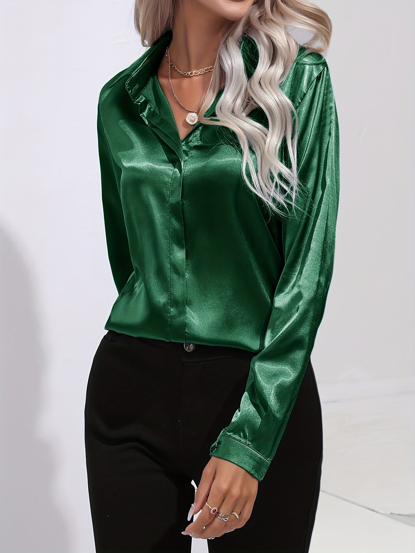 Fudus: Modische, elegante Satinbluse für Damen im Herbst
