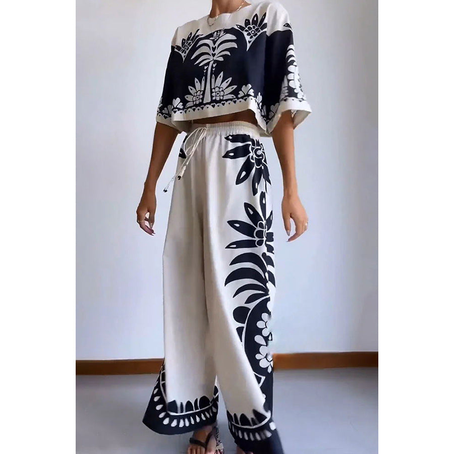 Oberteil und elastische Hose mit Bund