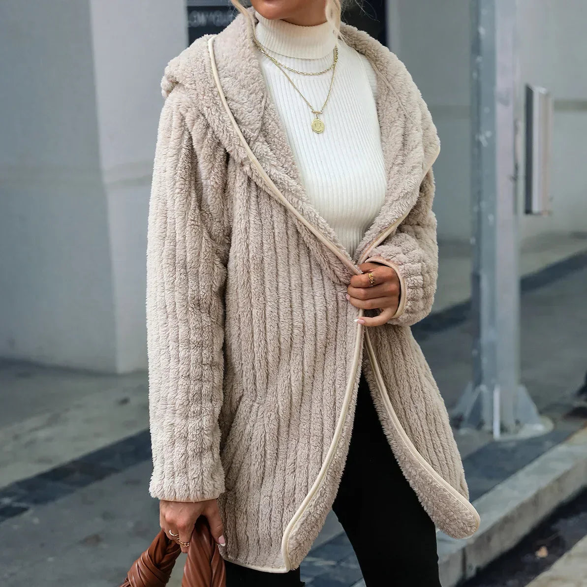 ModeGeist | Knopflose Plüschjacke