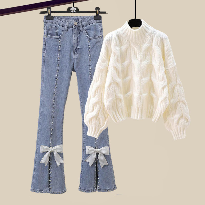 ModeGeist | Fleur Retro Glam Set - Weicher Cremefarbener Pullover & Jeans mit Perlenverzierung