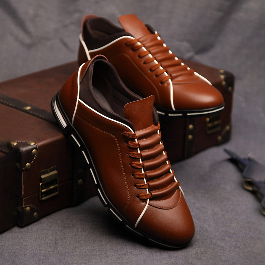 Herrenschuhe aus Leder mit gerippten Nähten im klassischen Design