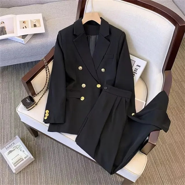 Elegantes und lässiges zweiteiliges Herbst-Outfit für Damen