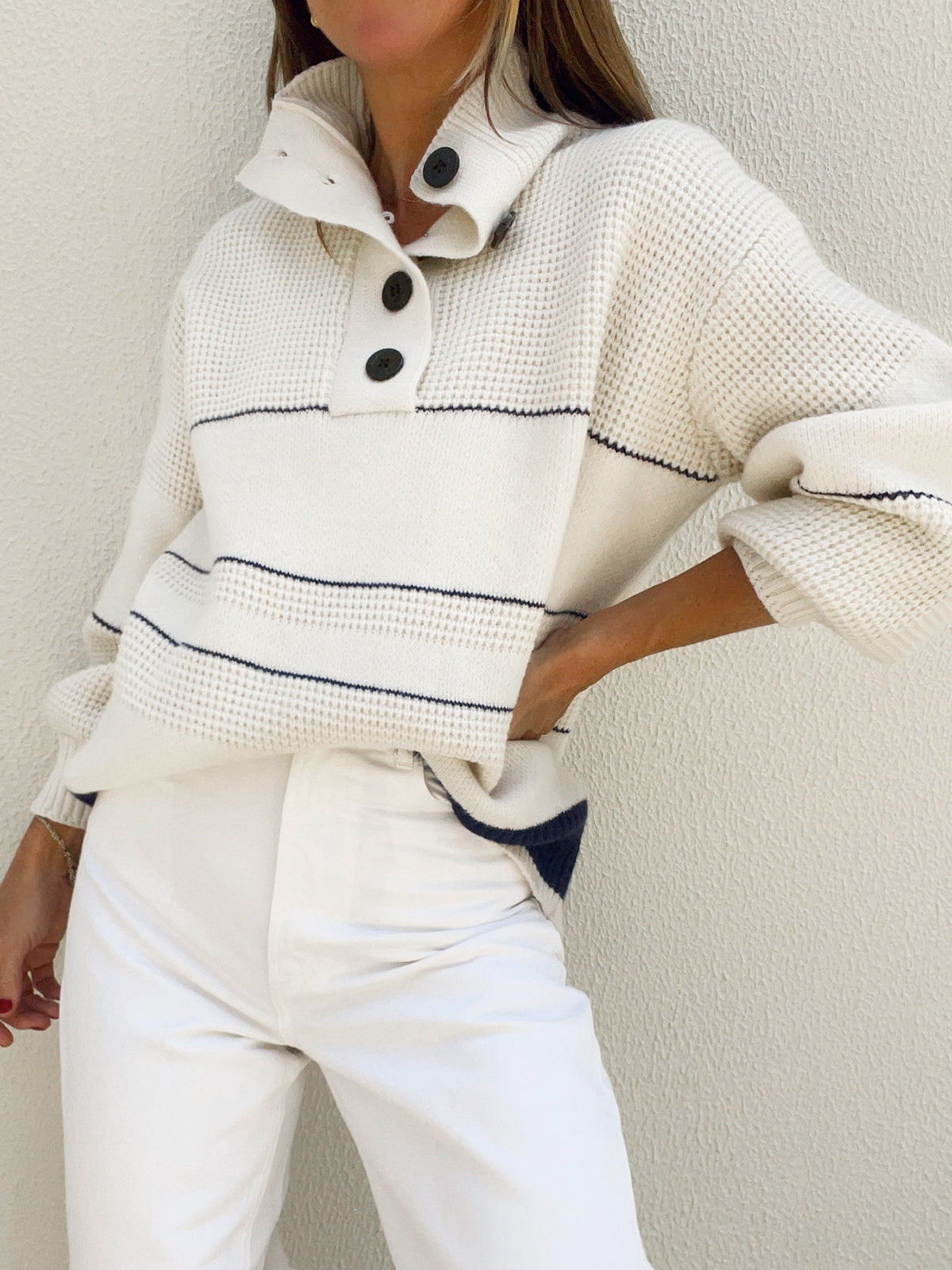 ModeGeist | Gestickter Pullover mit Knöpfen Baumwolle Klassisch und Komfortabel