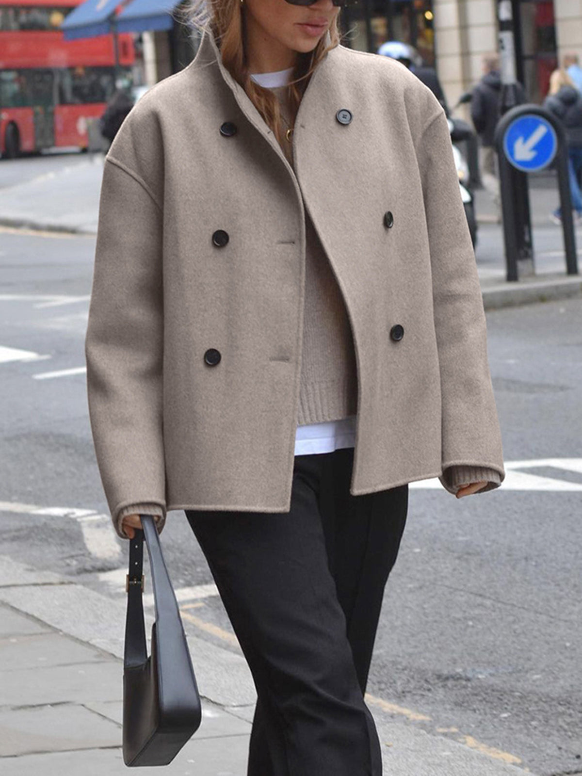 Courntey: Modische Oversize-Jacke mit Knöpfen