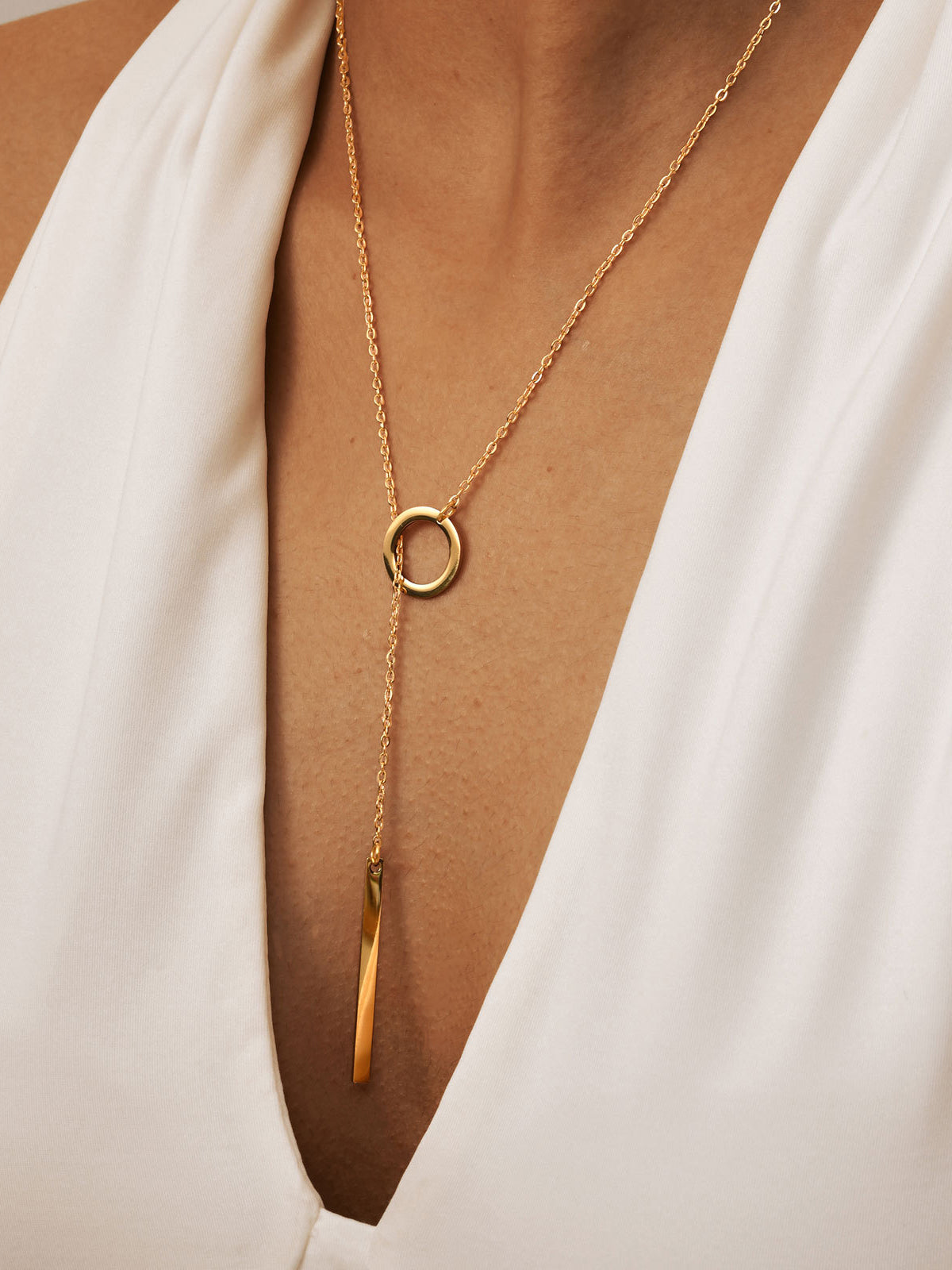 Damen-Halskette im Old-Money-Lariat-Stil
 - Krohn-e
