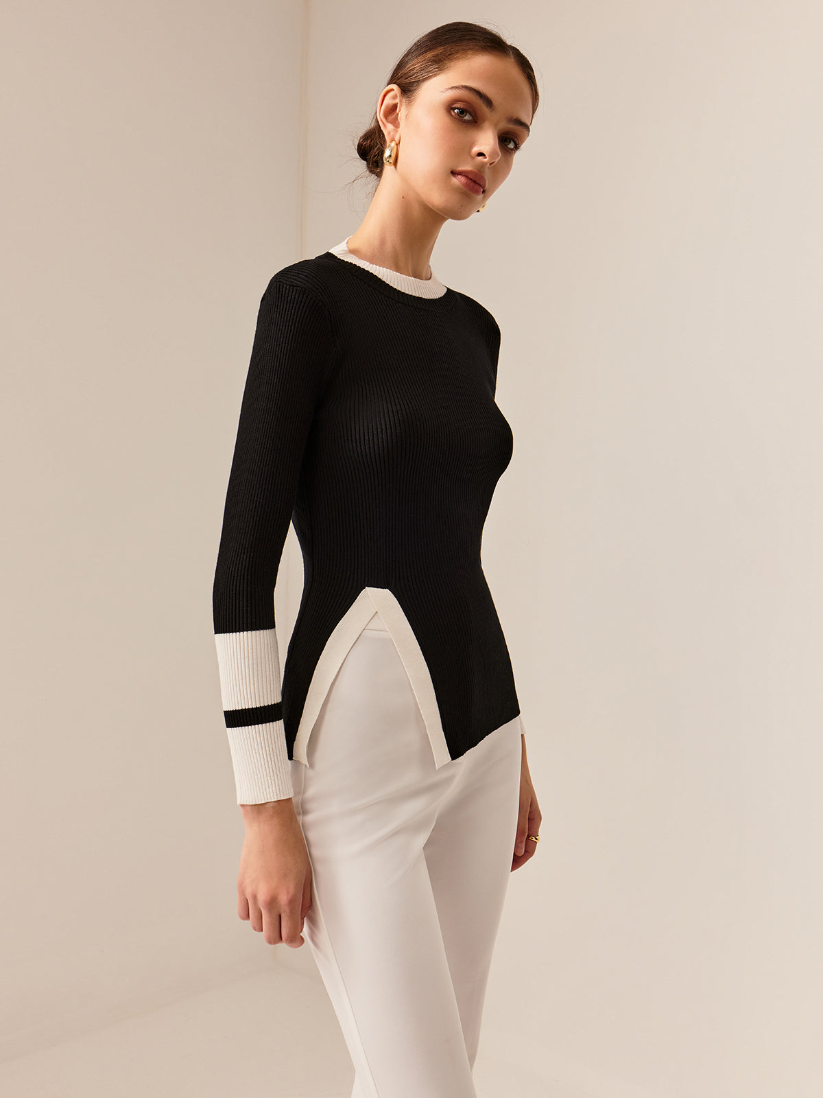 ModeGeist | Rippstrickbluse Kontrastelemente Modern und Elegant