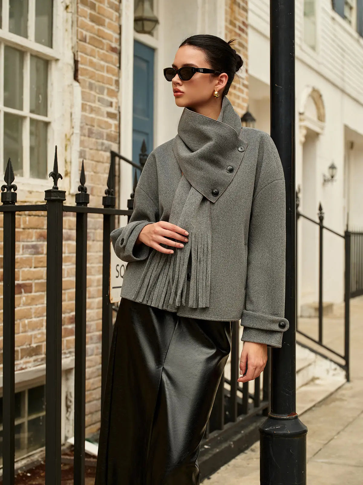 ModeGeist | Wollmantel mit Doppelter Knopfreihe und Quasten