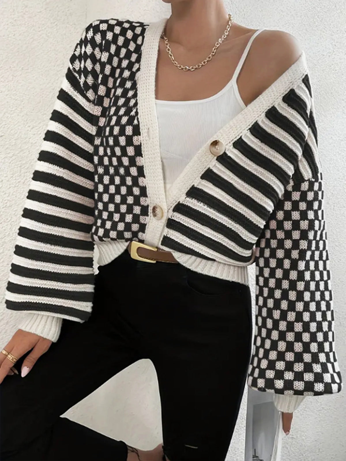 ModeGeist | Strickcardigan mit Grafischem Muster Oversized Passform und Knopfverschluss Modern und Trendy