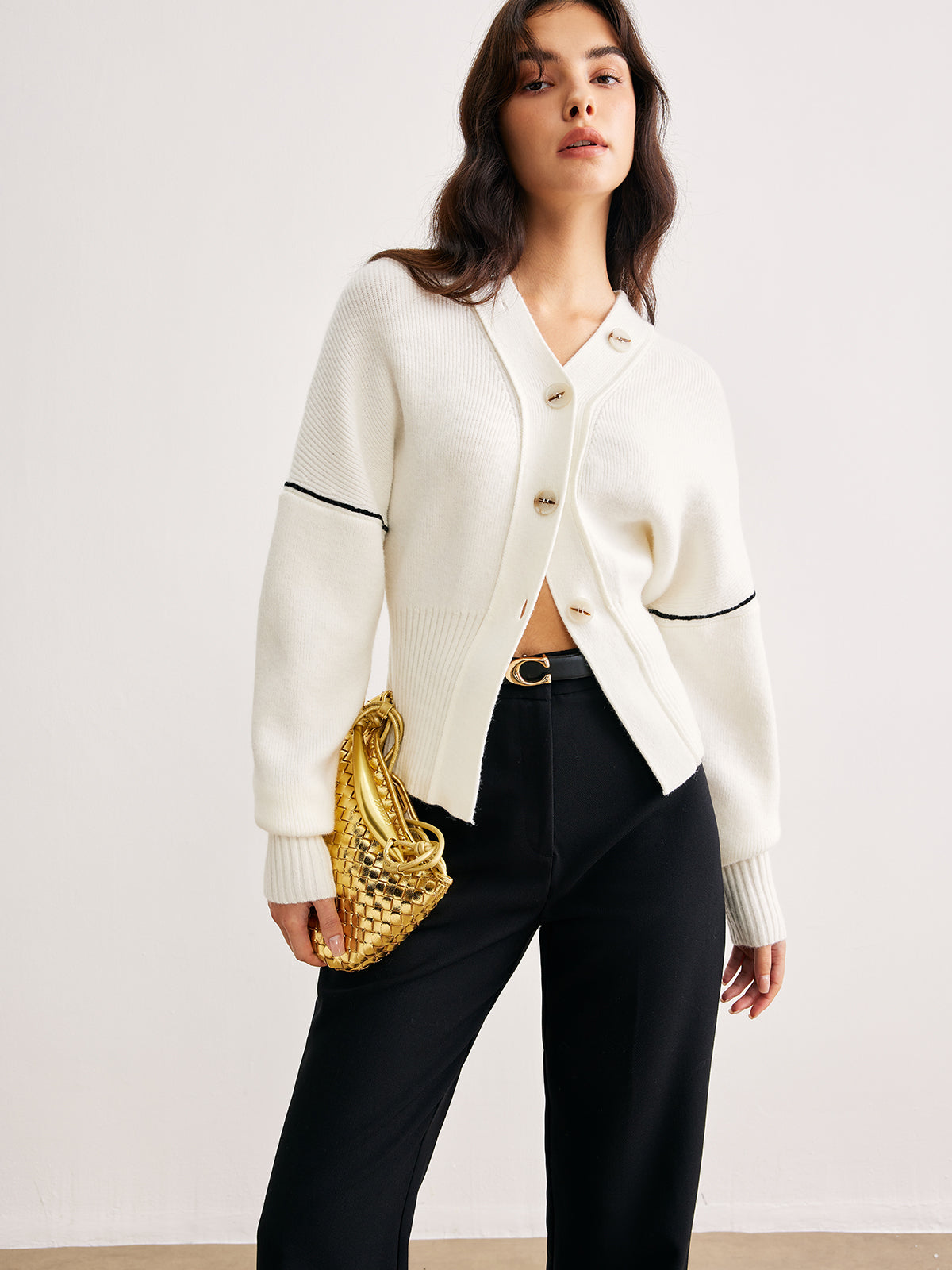ModeGeist | Strickcardigan mit Knöpfen V-ausschnitt Zeitlose Eleganz
