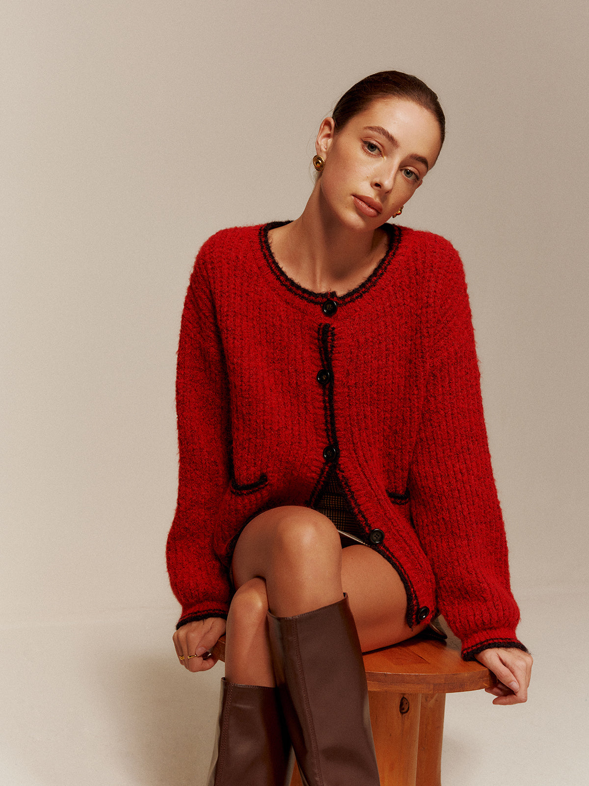 ModeGeist | Cardigan mit Kontrastkanten und Großen Knöpfen Tweedstruktur Klassisch und Statement