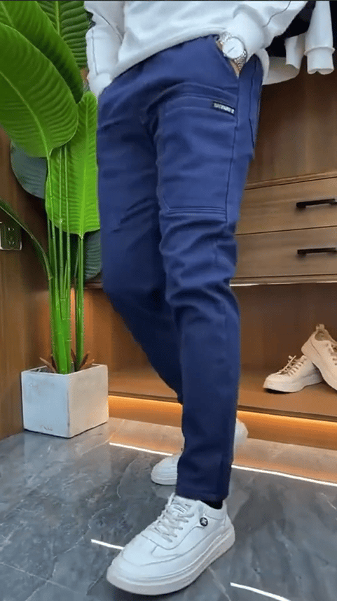 David Slim Fit Cargo Hose in Black