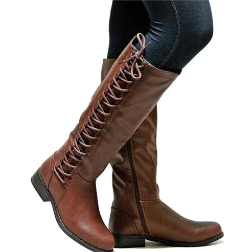 ModeGeist | Knielange Stiefel – Schmale Passform – Schnürung Vorne – Flache Sohle – Seitenreißverschluss