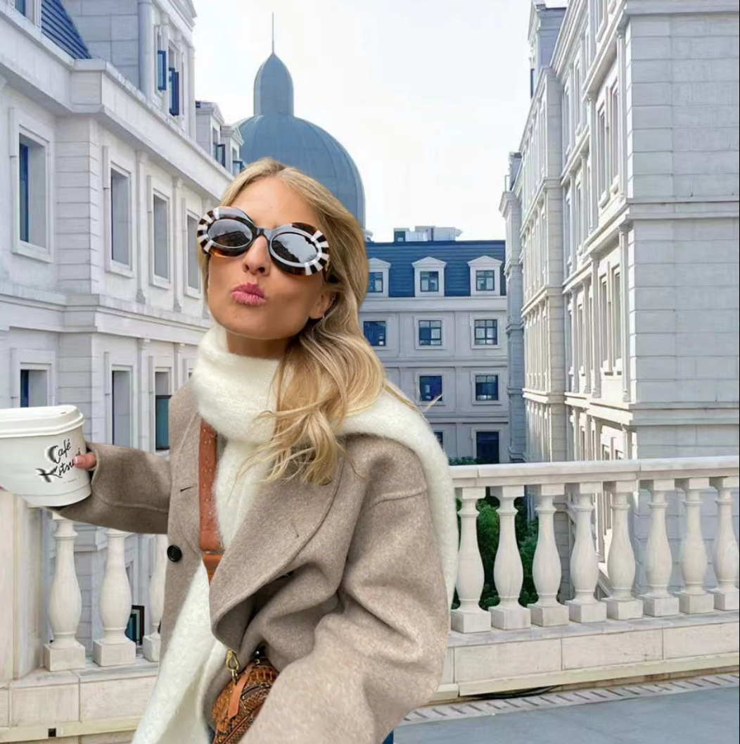 Courntey: Modische Oversize-Jacke mit Knöpfen