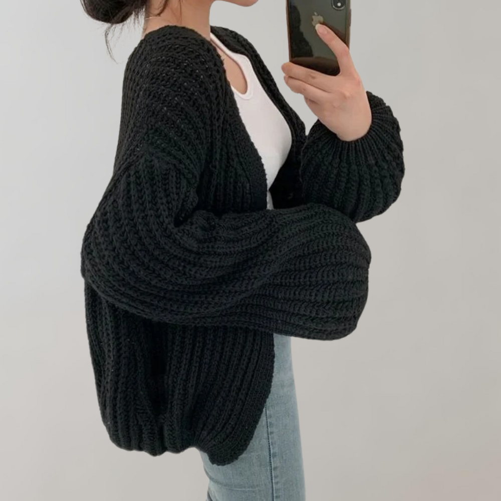Komfortable und stylische Damen-Strickweste Hilde mit langen Ärmeln