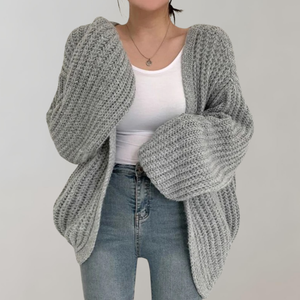 Komfortable und stylische Damen-Strickweste Hilde mit langen Ärmeln