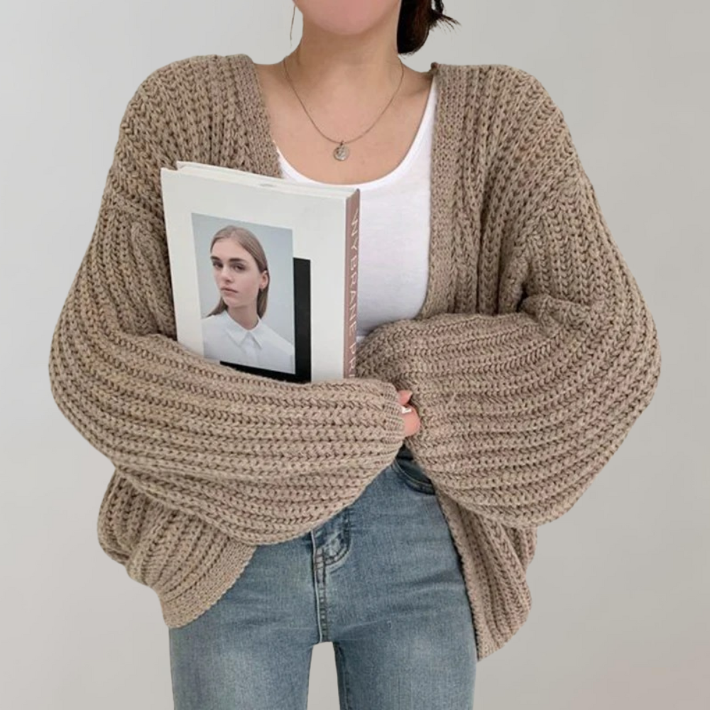 Komfortable und stylische Damen-Strickweste Hilde mit langen Ärmeln