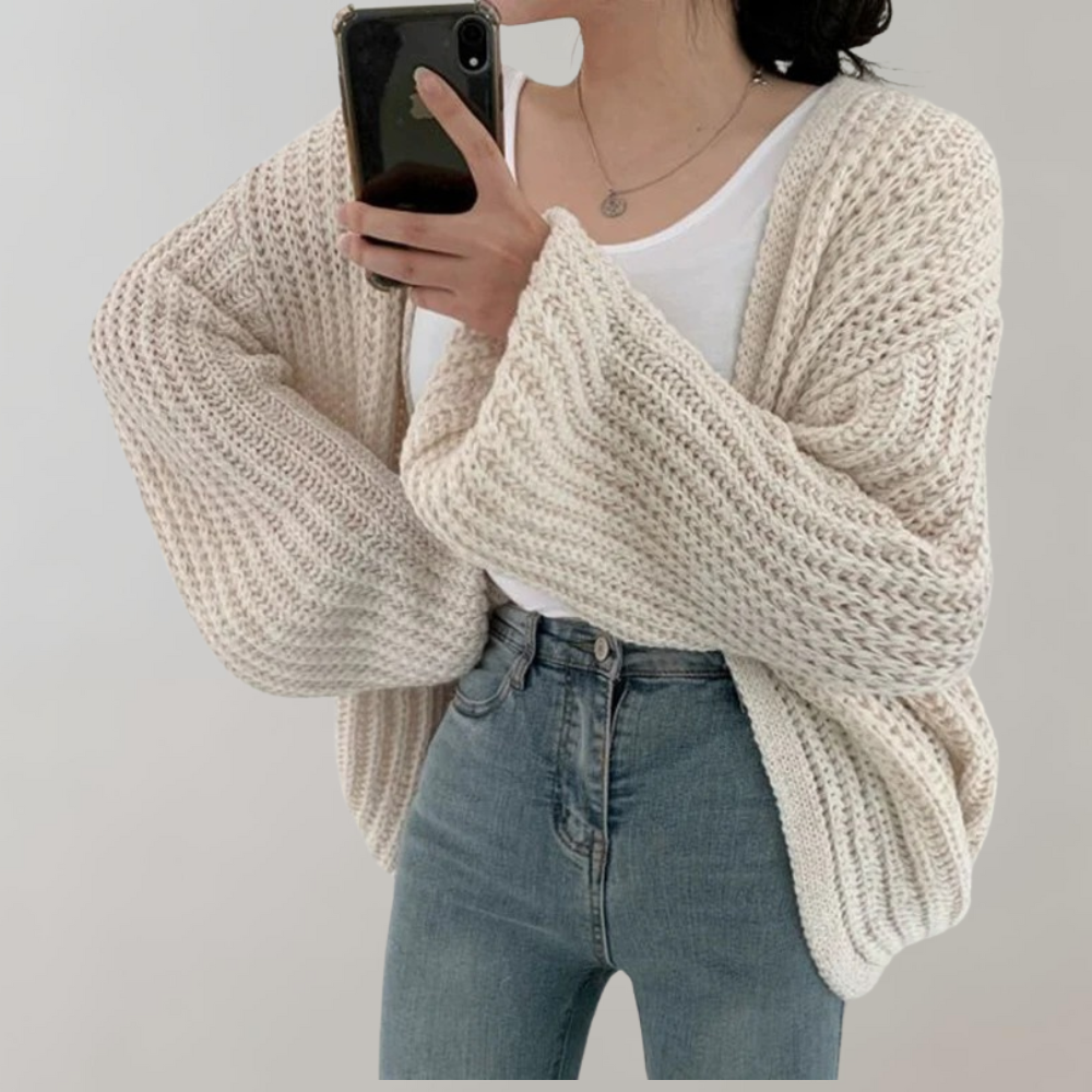 Komfortable und stylische Damen-Strickweste Hilde mit langen Ärmeln