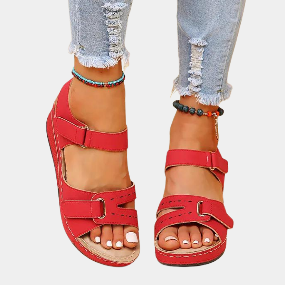 Modische Damensandalen für den Sommer
