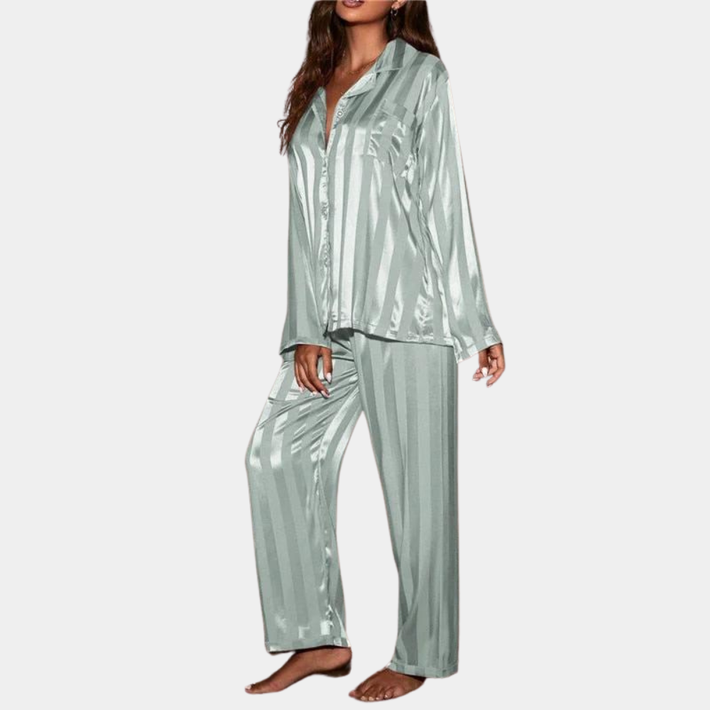 Gönnen Sie sich unser weiches und stilvolles Damen-Pyjama-Set!