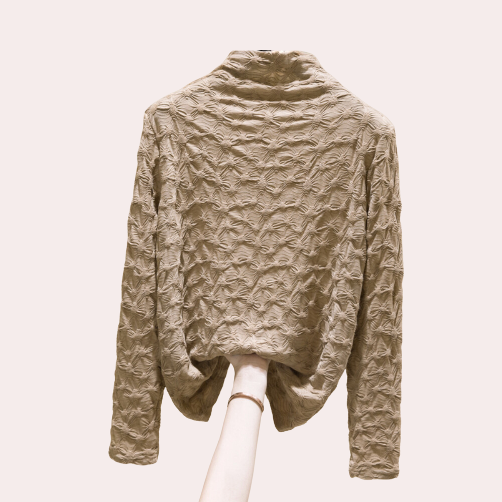 Elegante Damenbluse von Chrissta mit hohem, modischem Ausschnitt