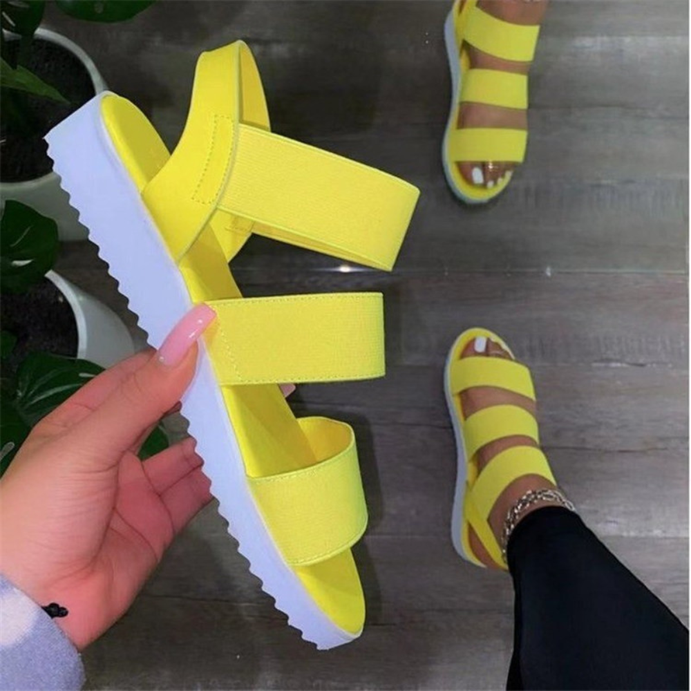 Trendige, bequeme Damensandalen mit modischen Riemchen