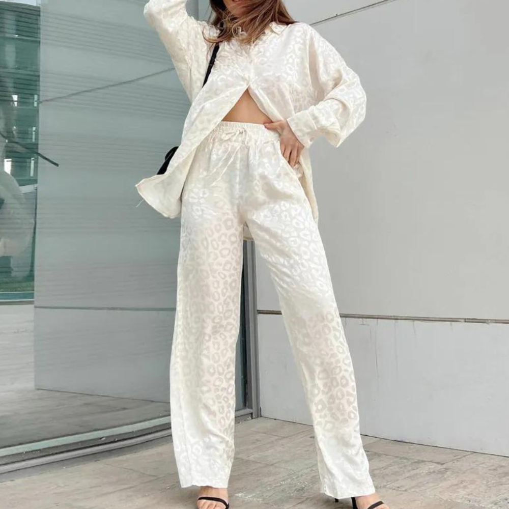 Elegantes, bequemes Zweiteiler-Damenoutfit von Mallory
