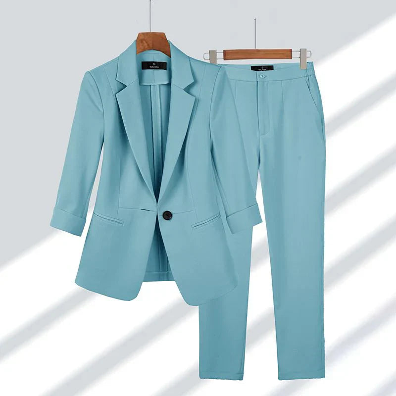 Chrysta: Elegantes Set aus Blazer und Hose