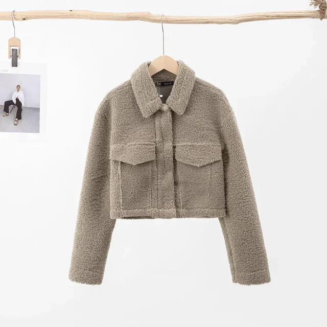 ModeGeist | Warm und Stilvolle Kurze Jacke