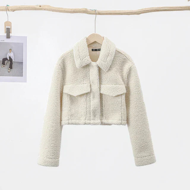 ModeGeist | Warm und Stilvolle Kurze Jacke