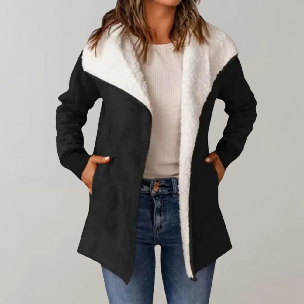 Modische Strickjacke Chantal aus weichem Material