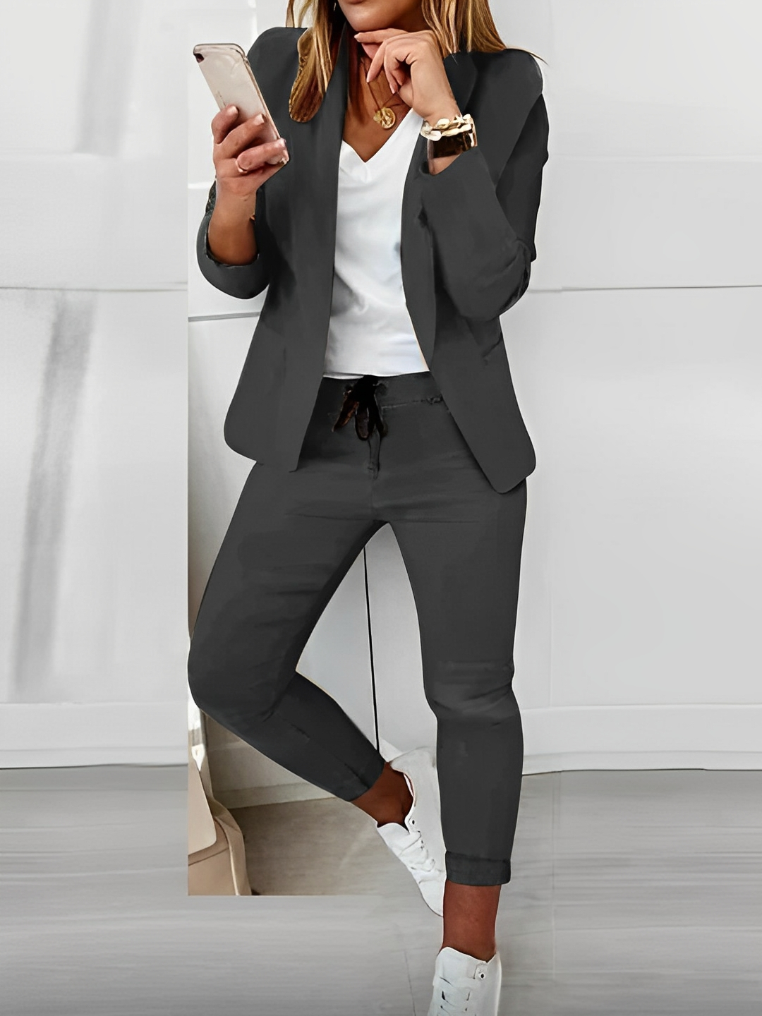 Damen-Anzug: Elegantes Blazer- und Hosenset von Colleen