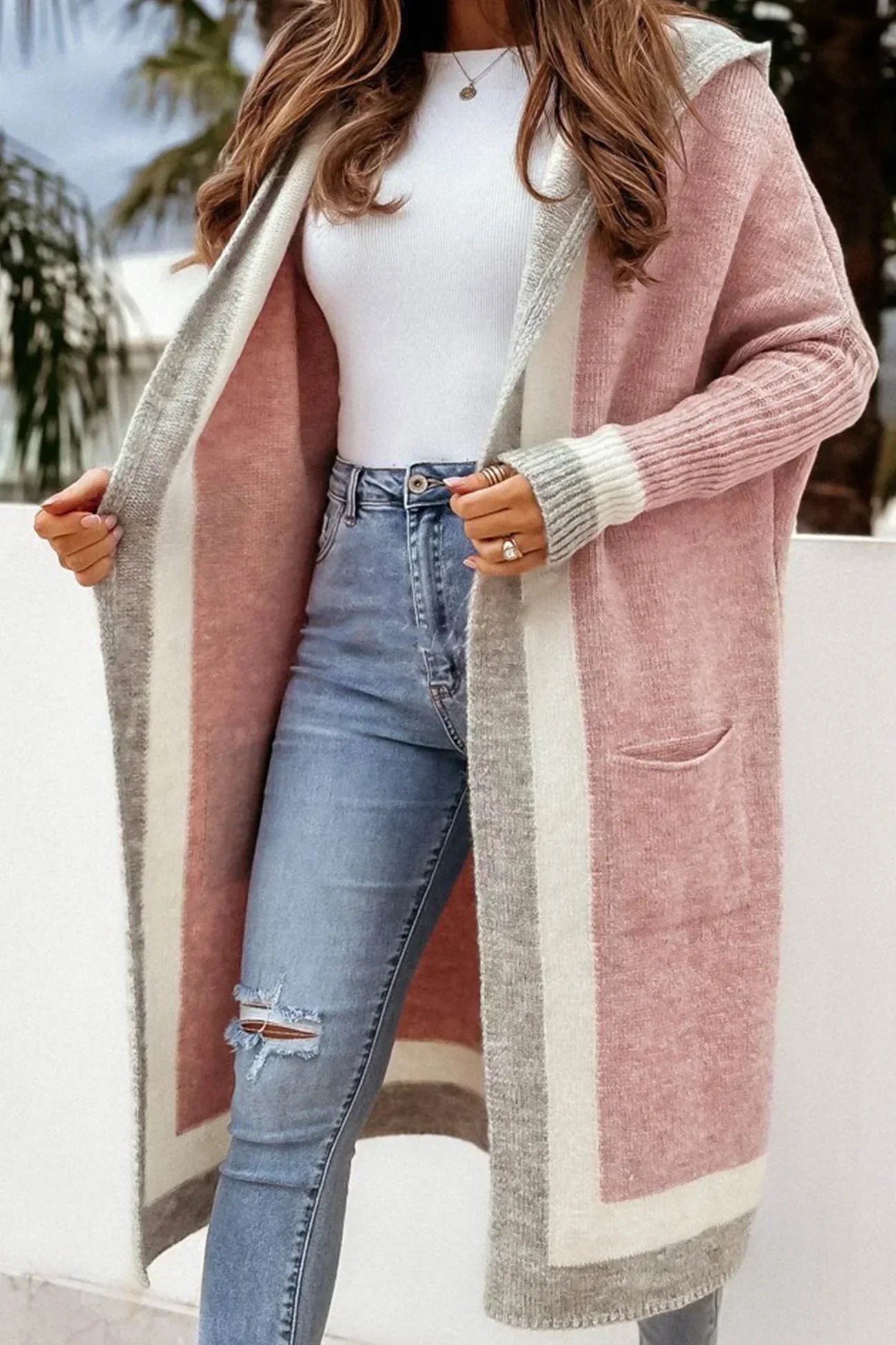 Lurayna: Langer Cardigan mit kontrastierender Kapuze und offenem Vorderteil