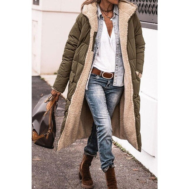 Chloé: Umkehrbare, lange Daunenjacke mit Kapuze